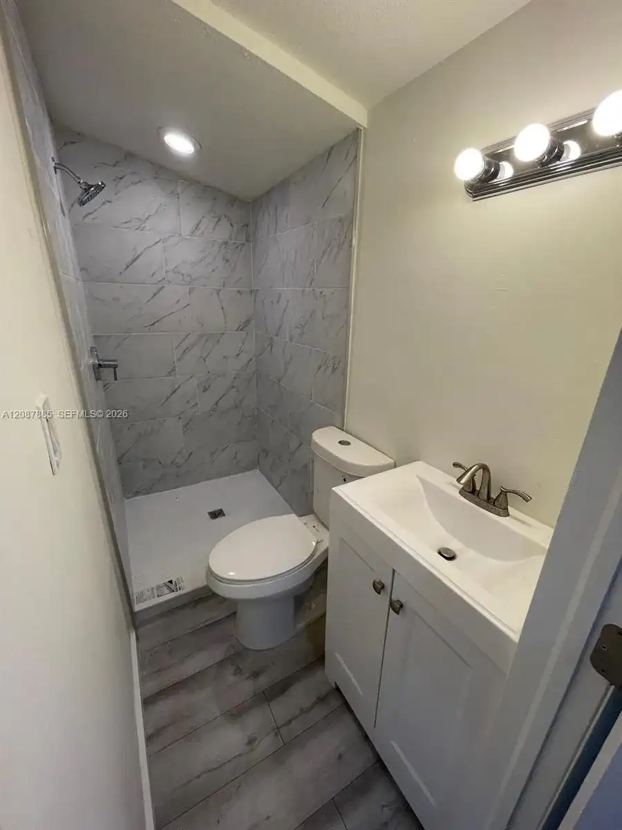 2484 SW 10th St, Miami FL 33135