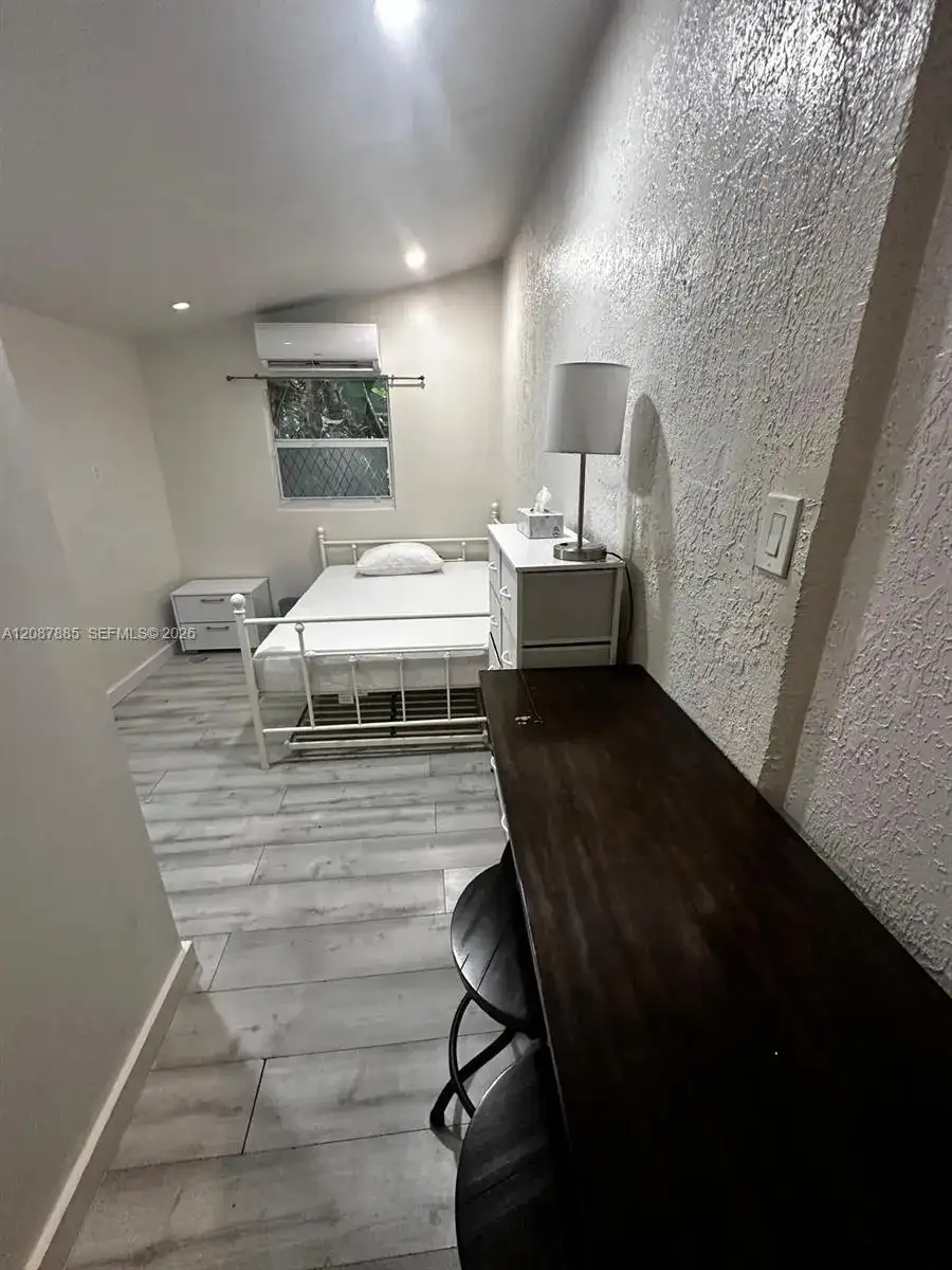 2484 SW 10th St, Miami FL 33135 photo 4