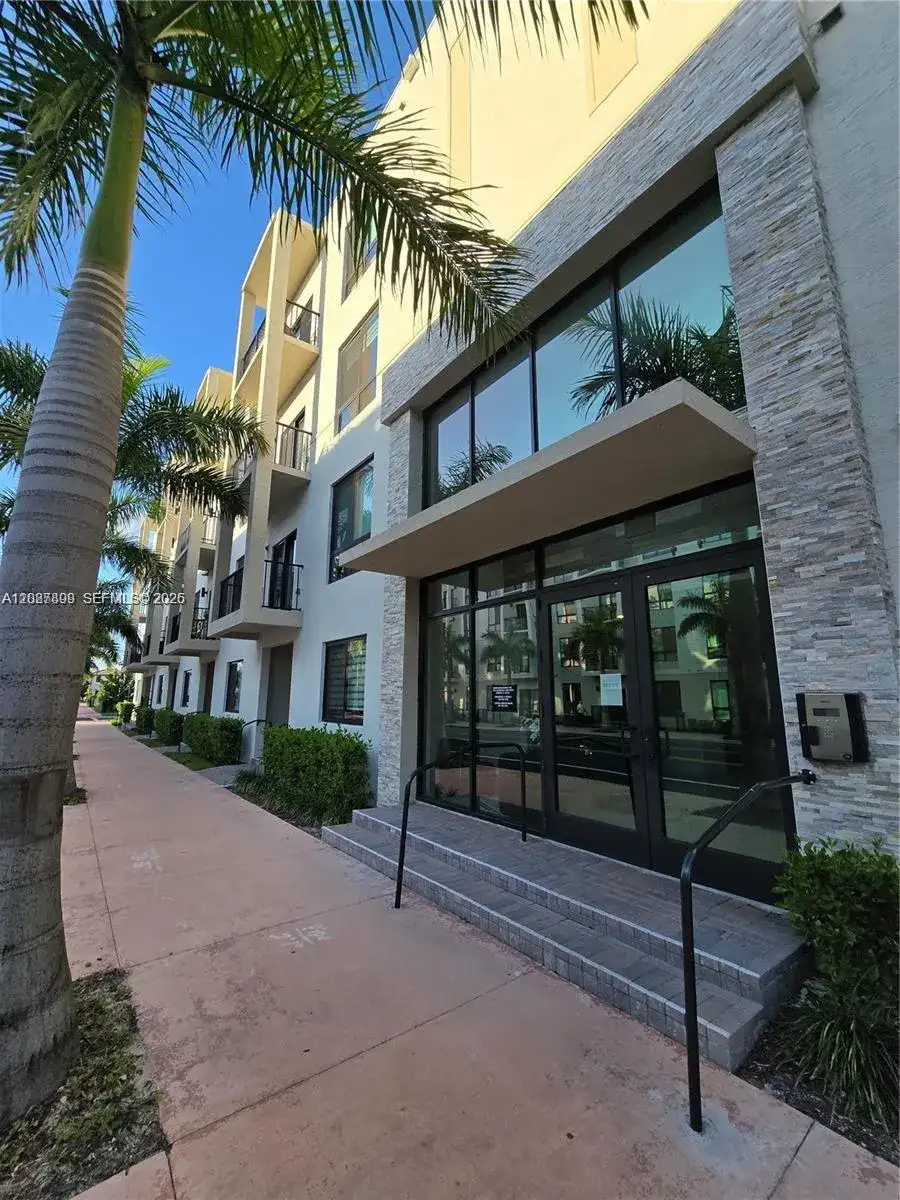 8167 NW 41st St # 302, Doral FL 33166 photo 2
