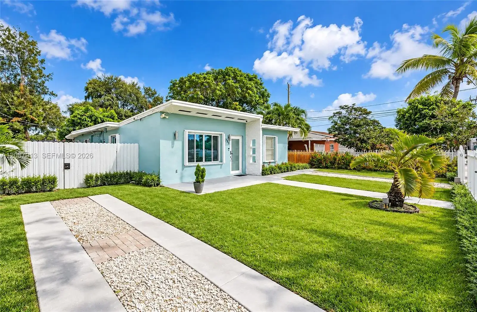 735 NW 129th St, North Miami FL 33168 photo 2