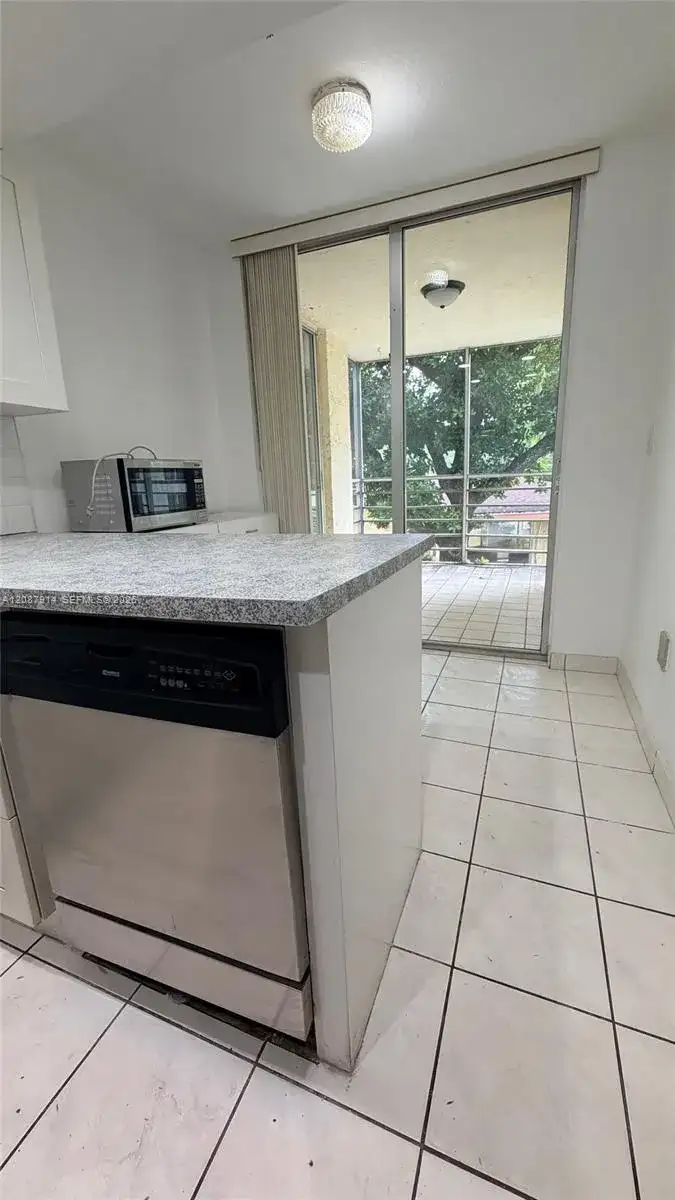17890 W Dixie Hwy 215 Hwy # 215, North Miami Beach FL 33160 photo 2