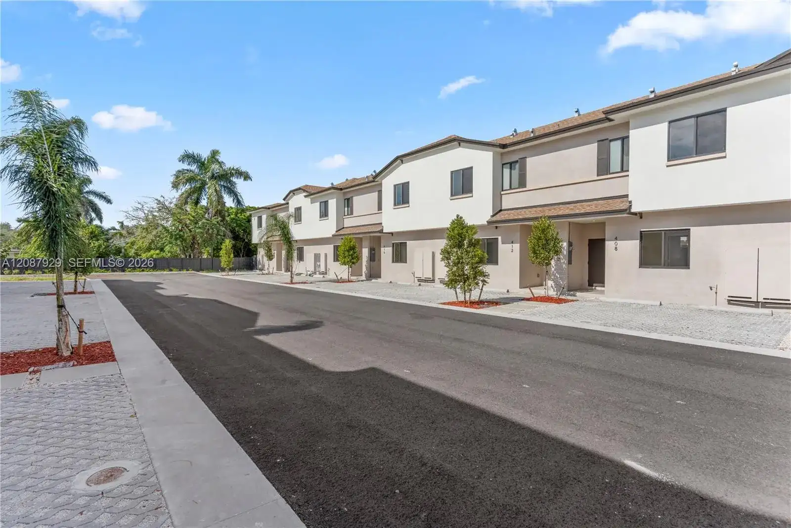 425 SW Palm Ter # 425, Florida City FL 33034 photo 2
