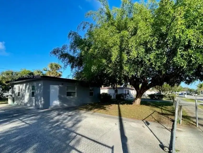 2643 NW 10th St, Pompano Beach FL 33069