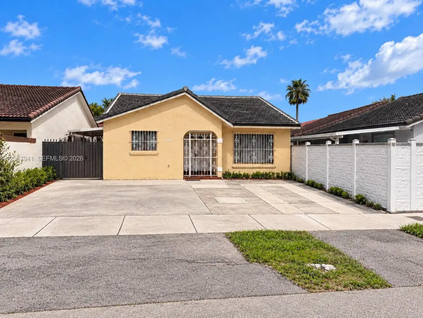 12796 NW 102 CT, Hialeah Gardens FL 33018 photo 2