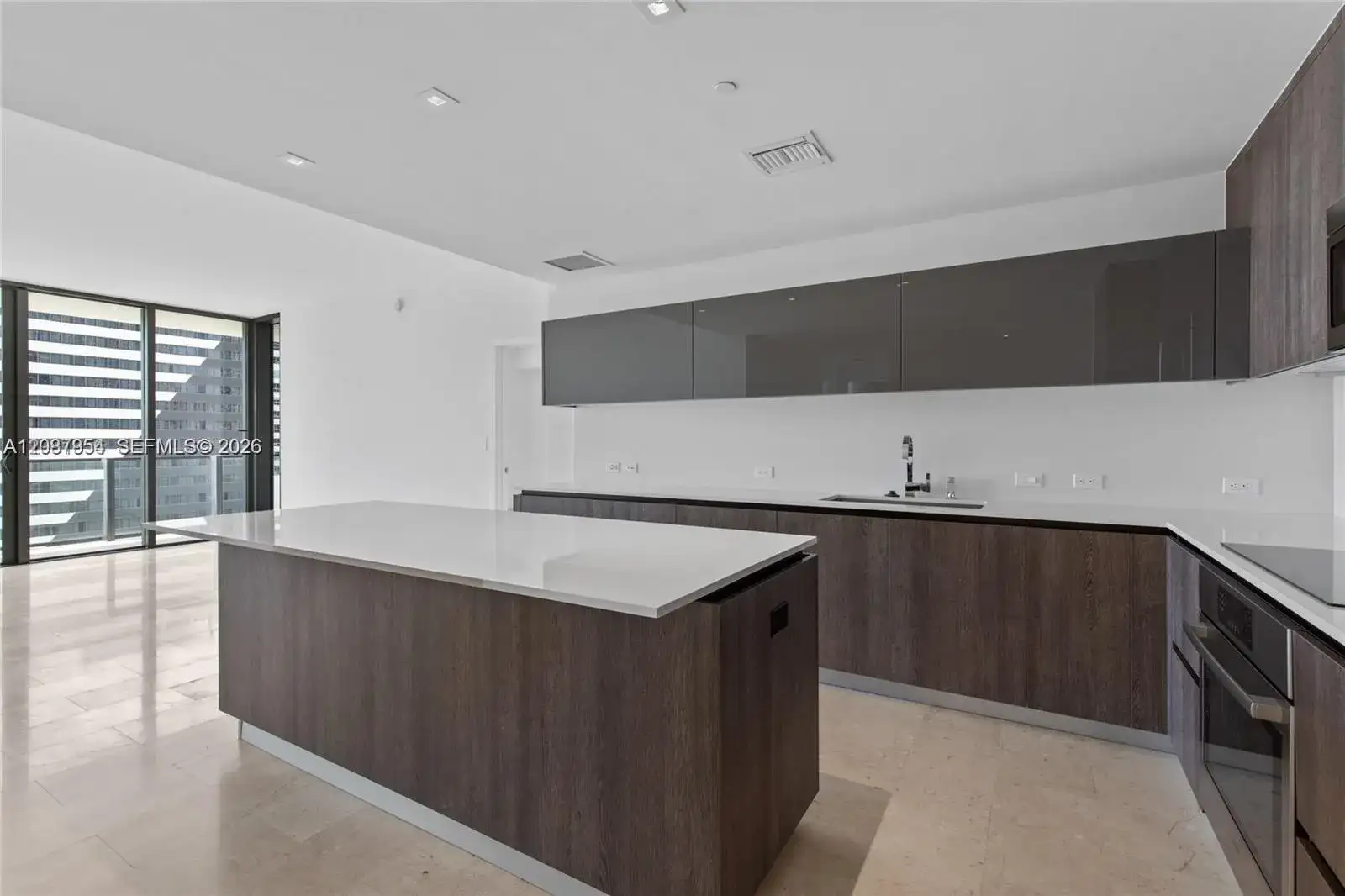 88 SW 7th St # 904, Miami FL 33130 photo 3