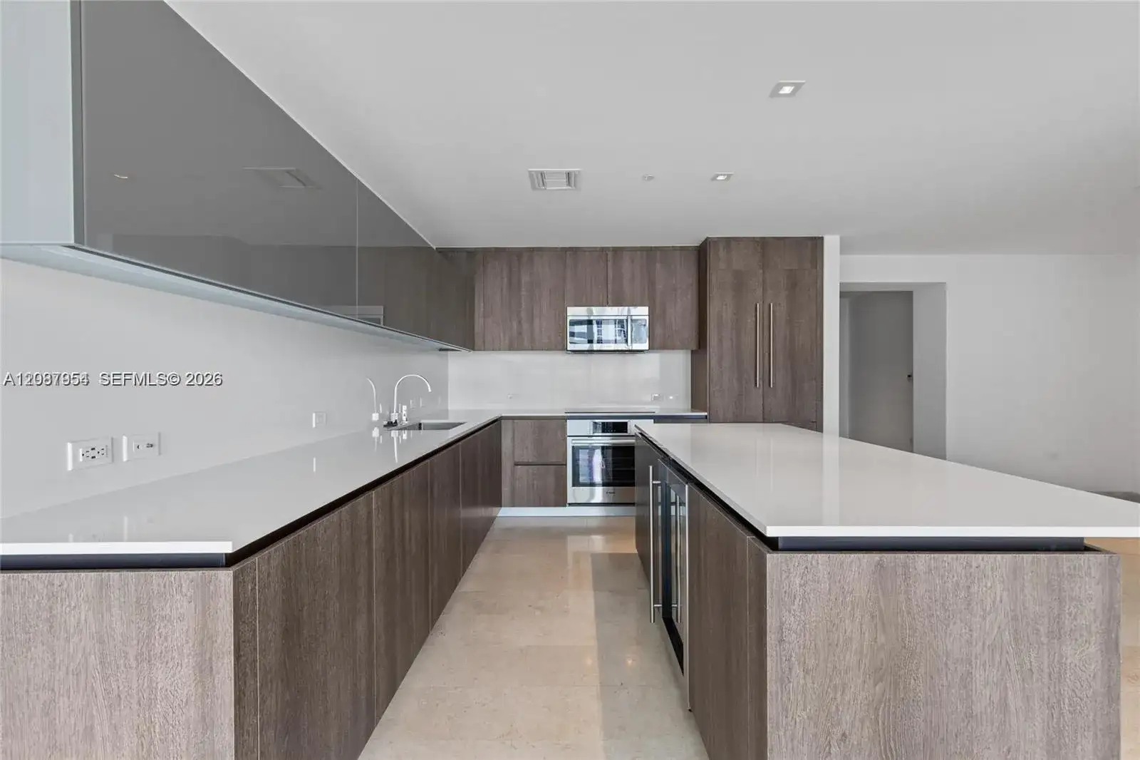 88 SW 7th St # 904, Miami FL 33130 photo 4
