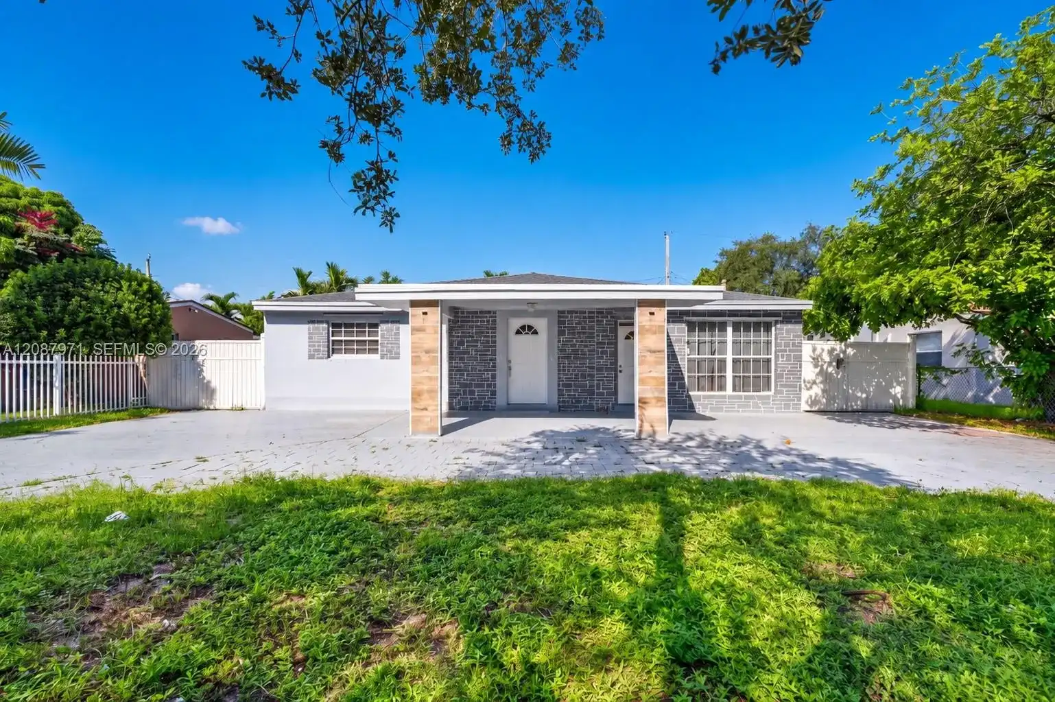 730 N 64th Ave, Hollywood FL 33024
