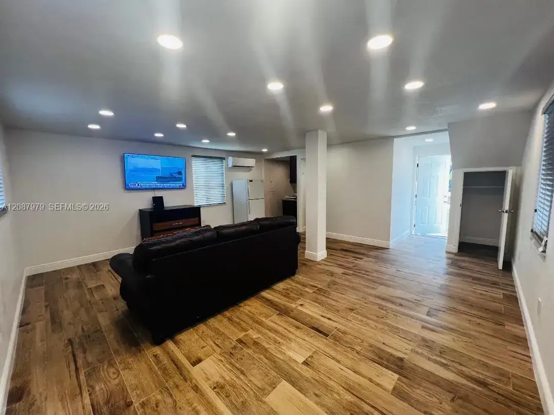 1727 Plunkett St, Hollywood FL 33020 photo 4