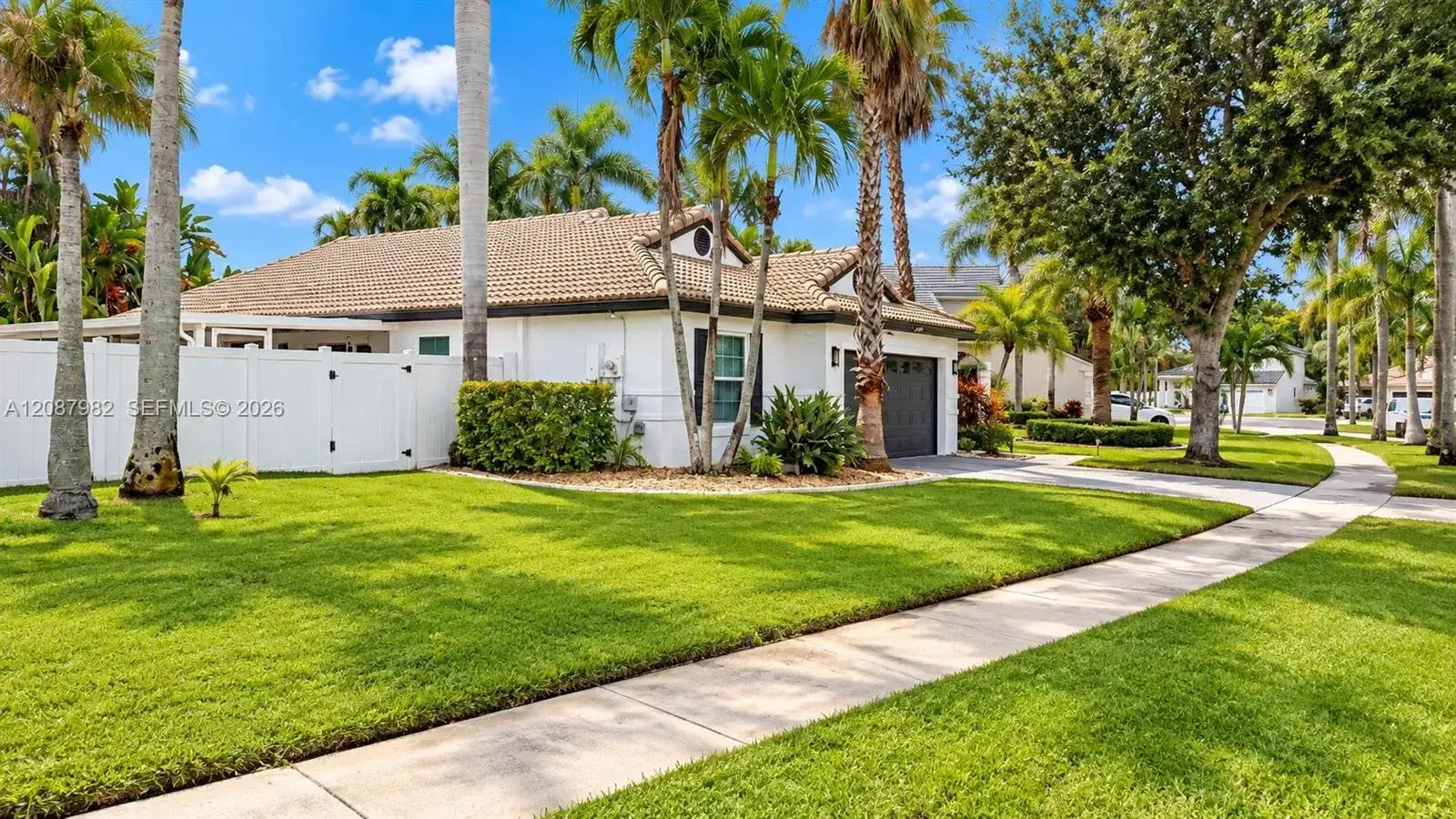 17542 NW 12th St, Pembroke Pines FL 33029 photo 3