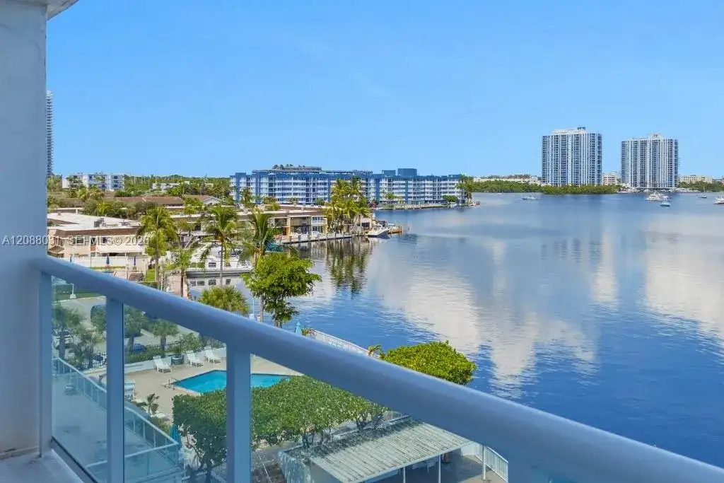 2841 NE 163rd St # 607, North Miami Beach FL 33160 photo 3