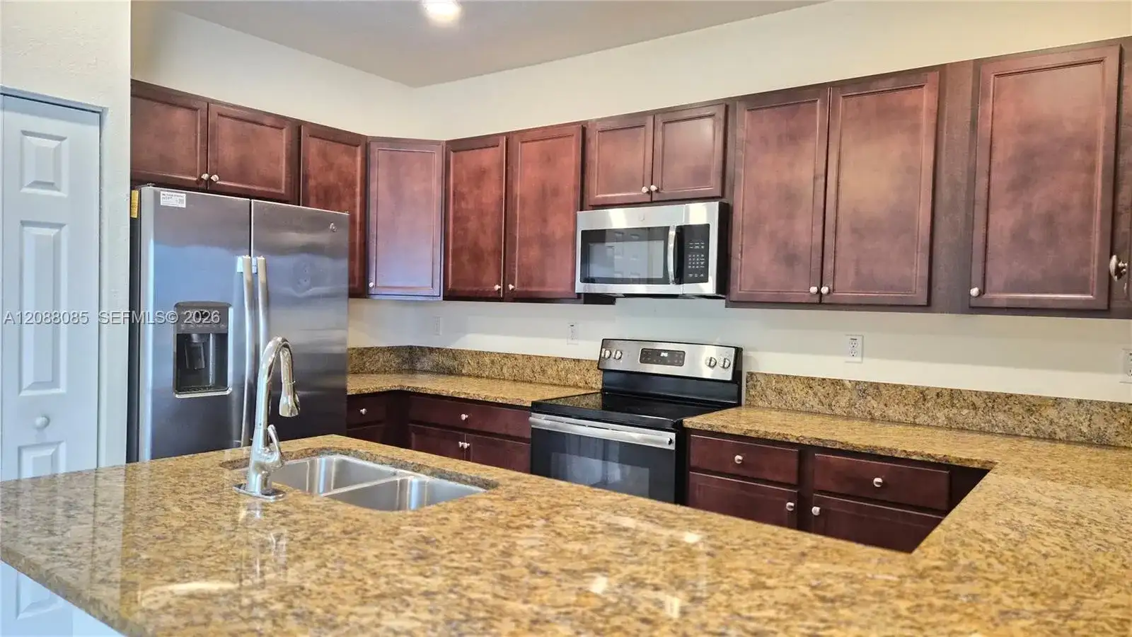 10570 W 33rd Ln, Hialeah FL 33018 photo 5