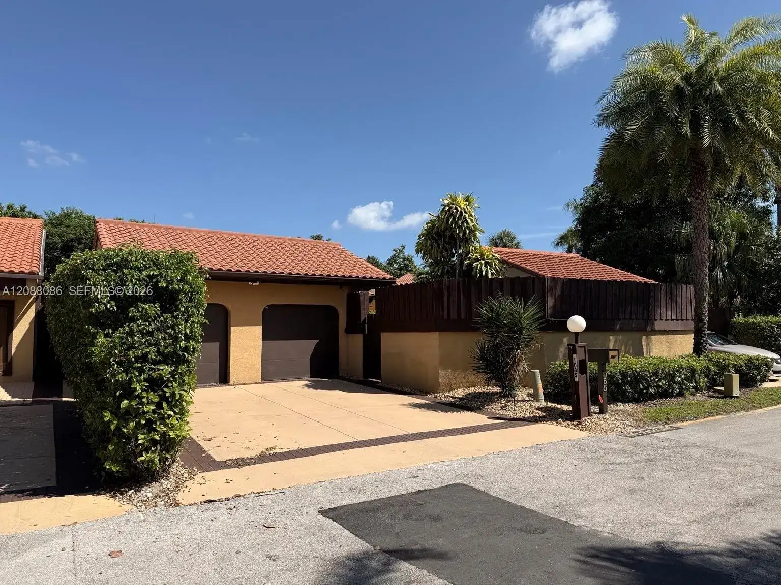 1085 NE 203rd Ln, Miami FL 33179 photo 4