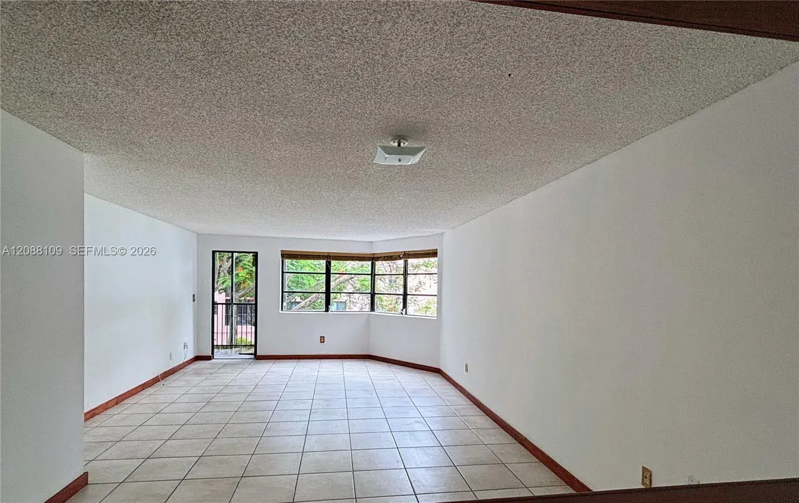 20860 San Simeon Way # 6, Miami FL 33179