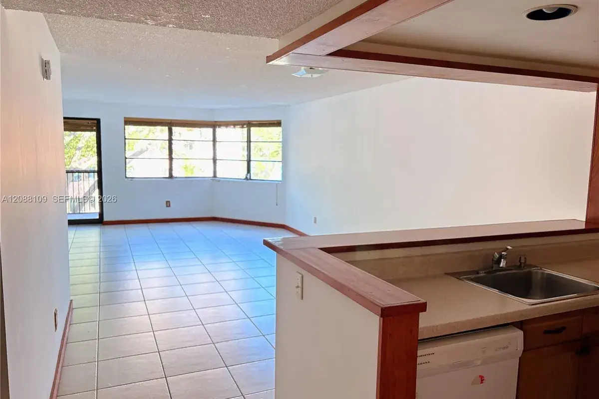 20860 San Simeon Way # 6, Miami FL 33179