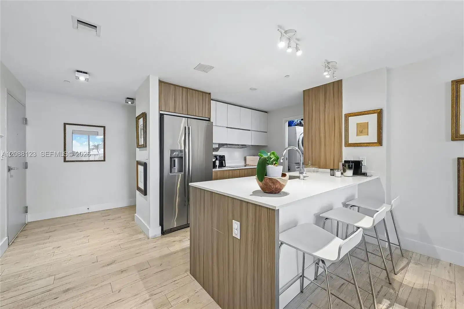 600 NE 27th St # 704, Miami FL 33137 photo 4