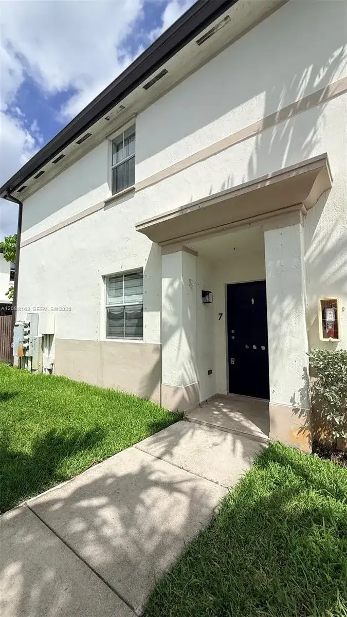 8177 W 36th Ave # 7, Hialeah FL 33018 photo 2