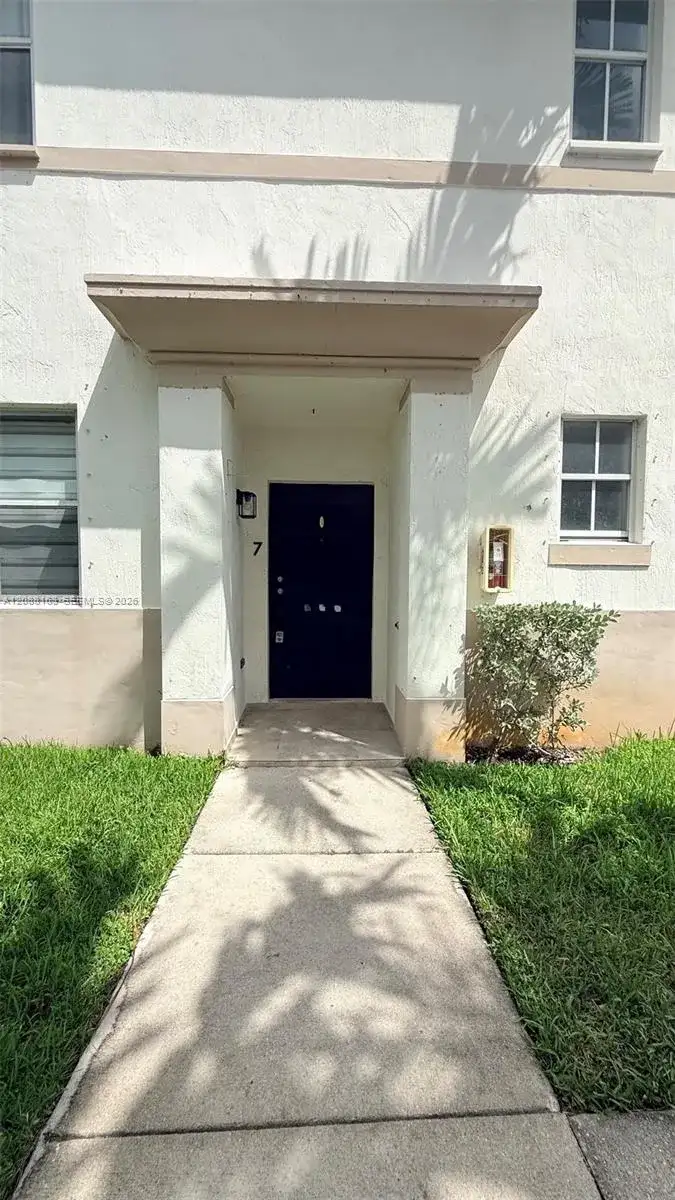 8177 W 36th Ave # 7, Hialeah FL 33018 photo 4