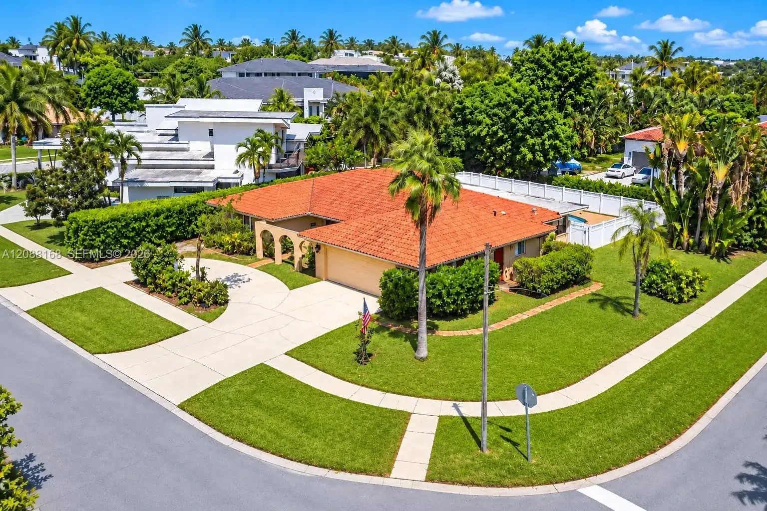 820 NE 4th Ave, Boca Raton FL 33432 photo 2