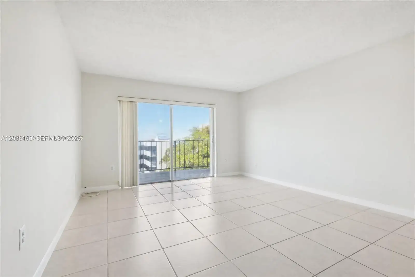 9360 Fontainebleau Blvd # 612, Miami FL 33172 photo 4