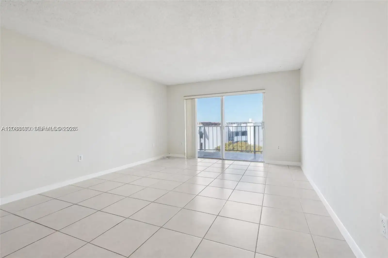 9360 Fontainebleau Blvd # 612, Miami FL 33172 photo 5