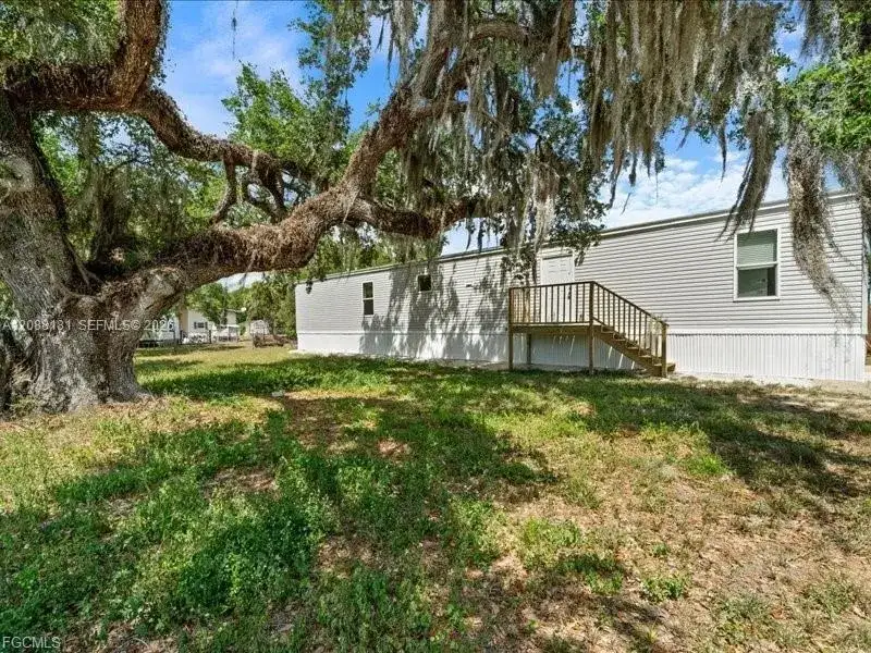 1038 Canopy Ln, Moore Haven FL 33471 photo 2