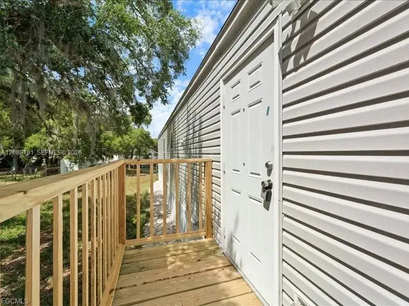 1038 Canopy Ln, Moore Haven FL 33471 photo 4