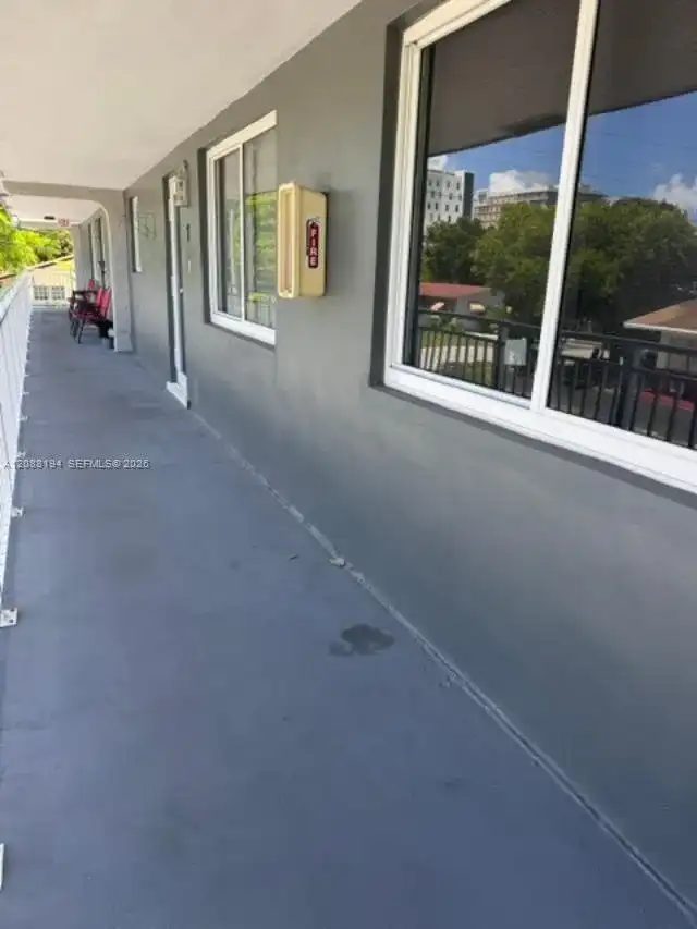 920 SE 2nd Ave # 9, Hallandale Beach FL 33009