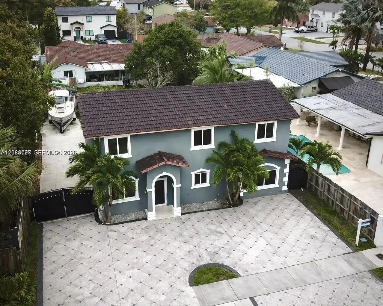 15302 SW 180th Ter, Miami FL 33187 photo 2
