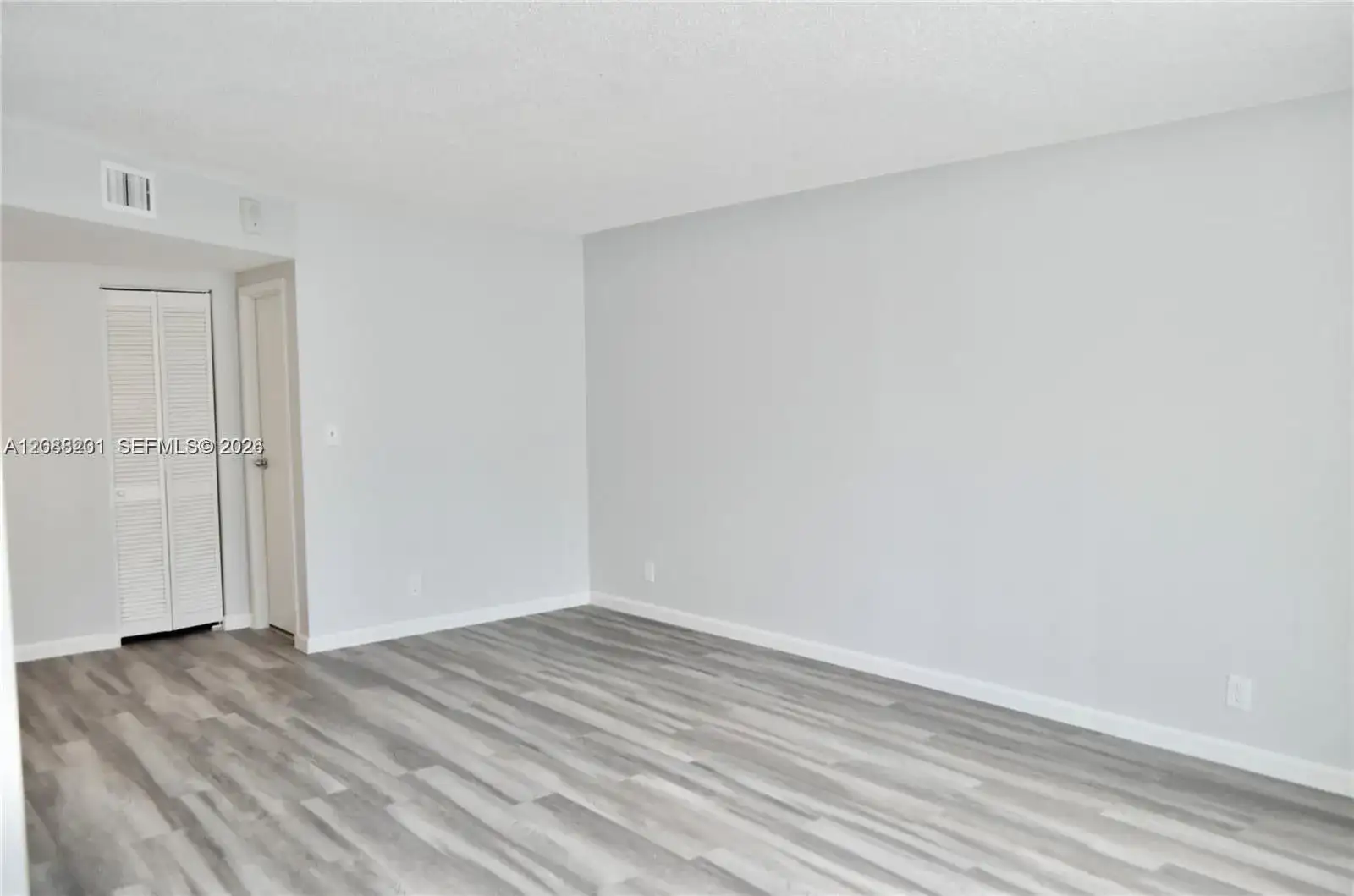 16570 NE 26th Ave # 4D, North Miami Beach FL 33160 photo 5