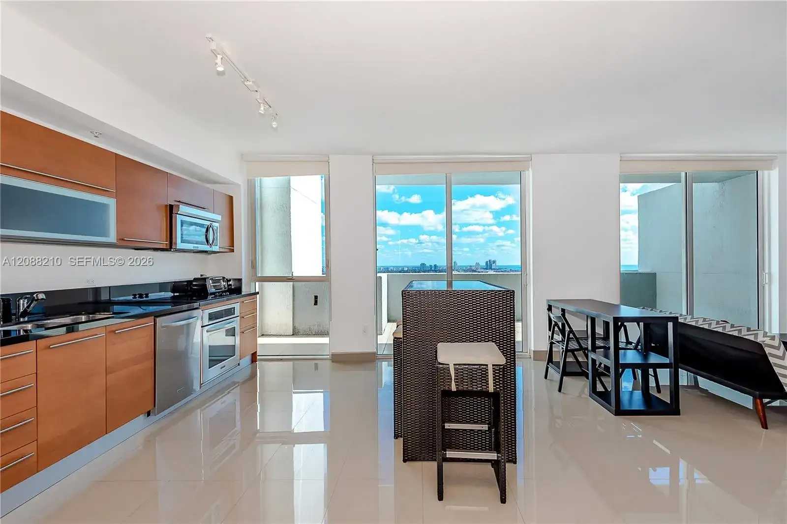 253 NE 2nd St # 3105, Miami FL 33132 photo 3