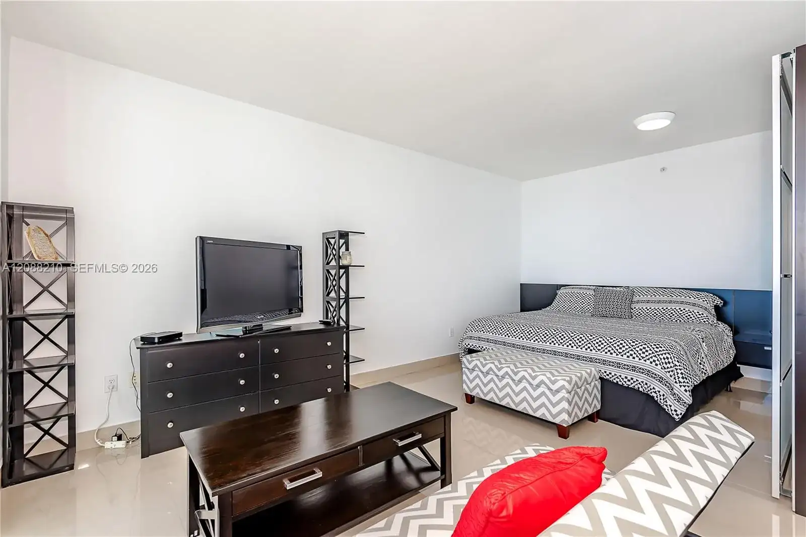 253 NE 2nd St # 3105, Miami FL 33132 photo 5