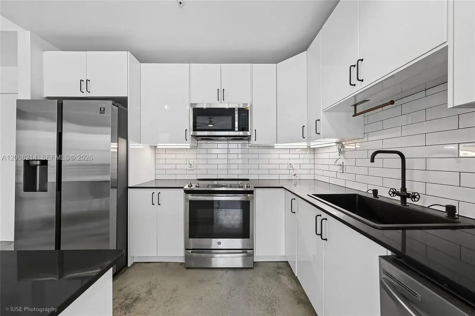 133 NE 2nd Ave # 1606, Miami FL 33132 photo 2
