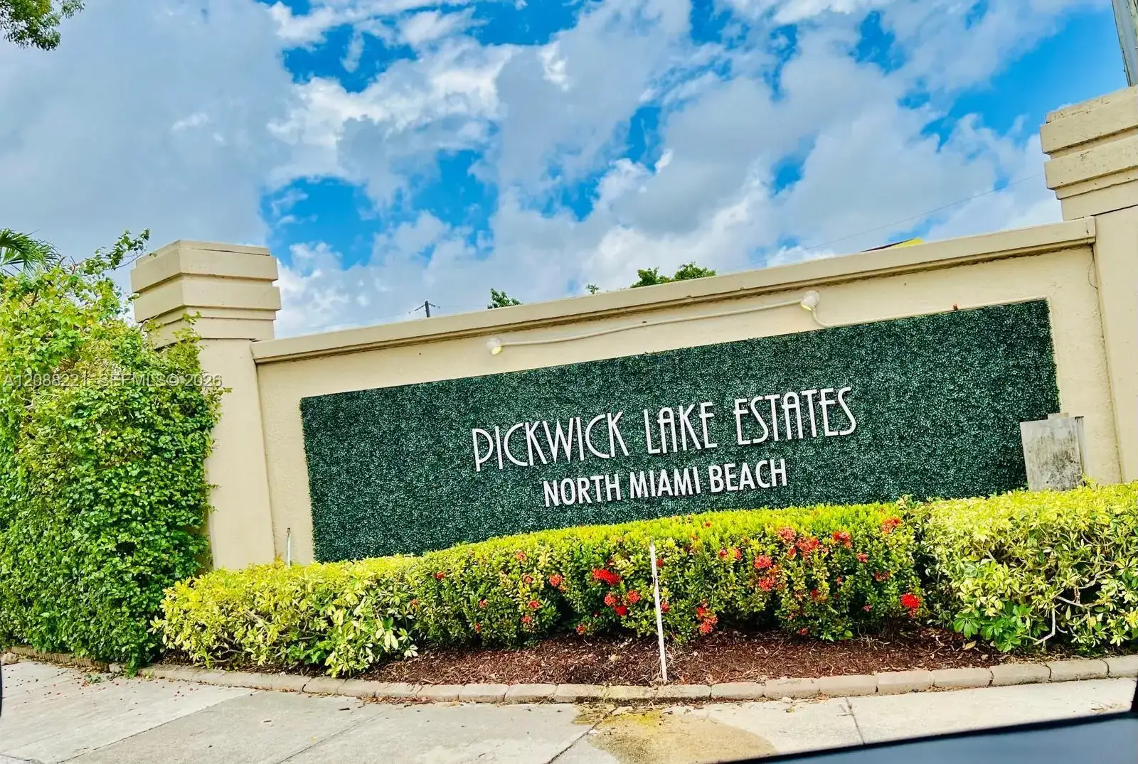 18320 NE 7th Ct, North Miami Beach FL 33179 photo 2