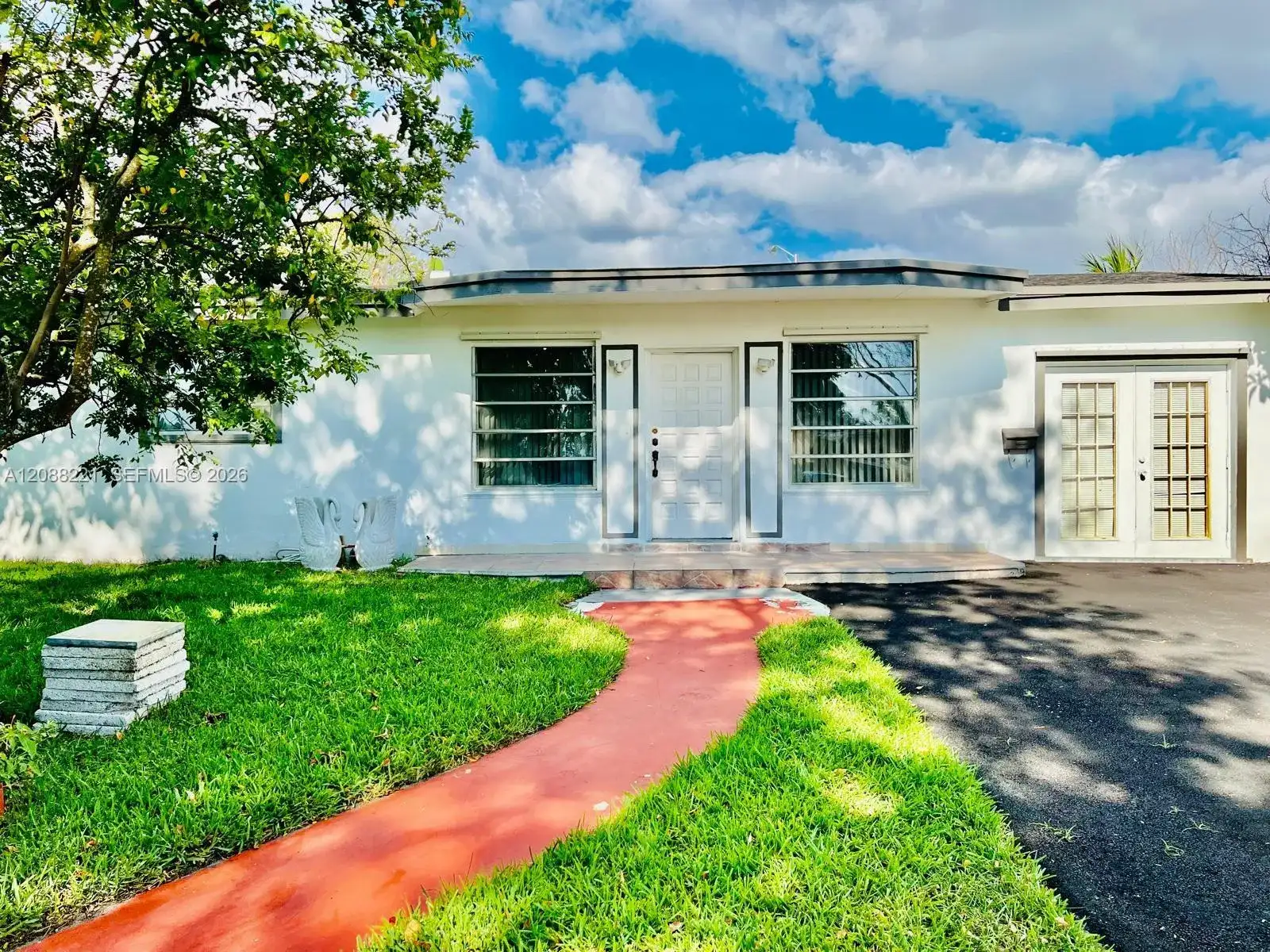 18320 NE 7th Ct, North Miami Beach FL 33179 photo 4