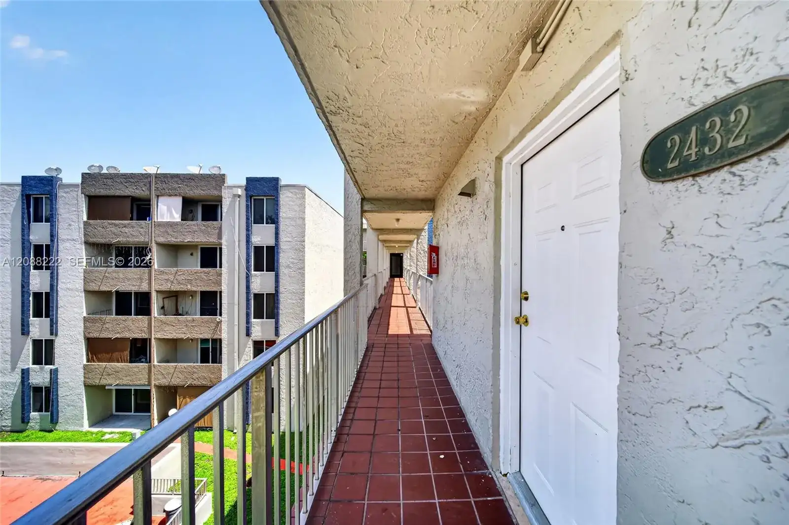 10000 NW 80th Ct # 2432, Hialeah Gardens FL 33016 photo 4