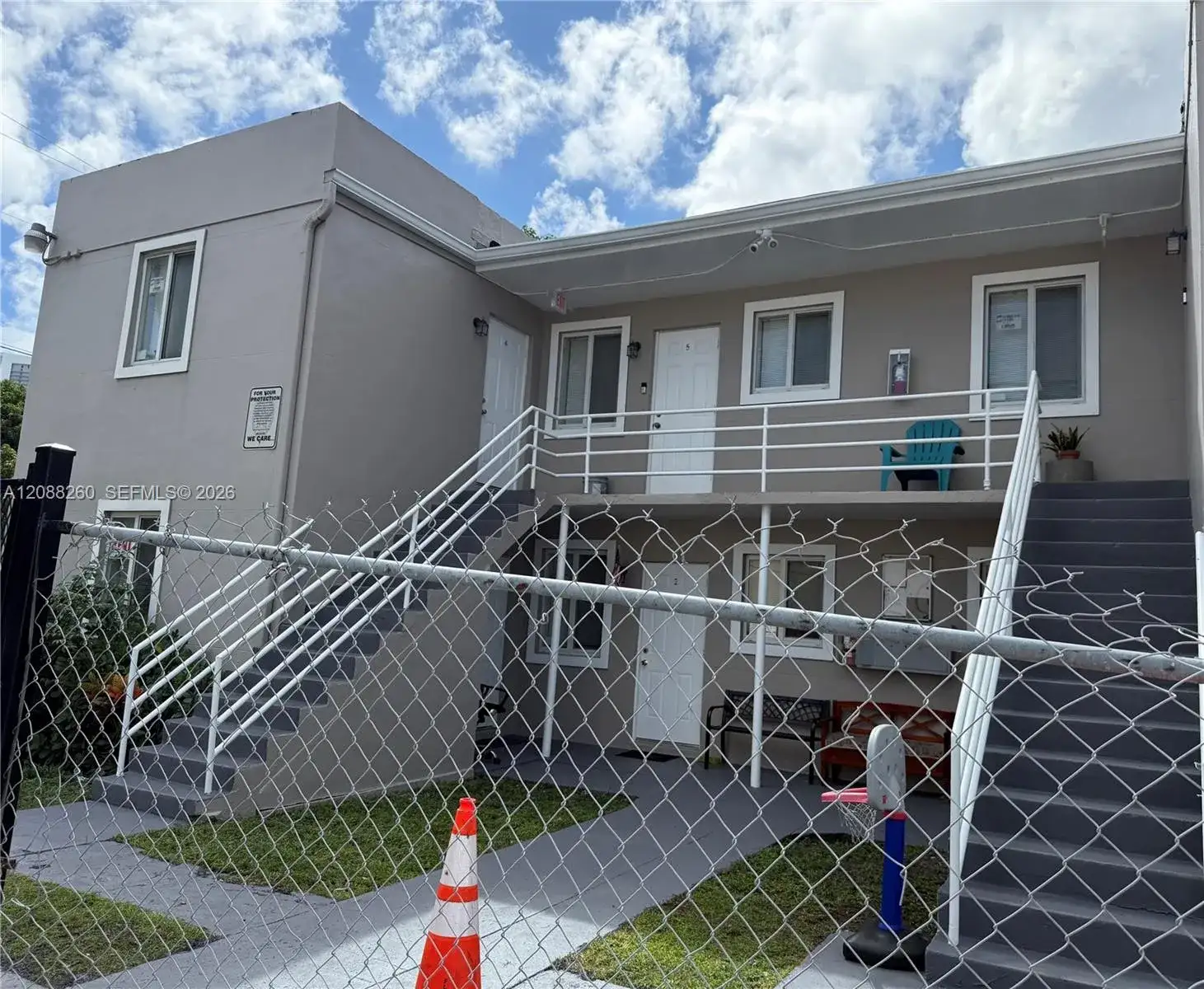 172 NW 12th St # 1, Miami FL 33136 photo 2