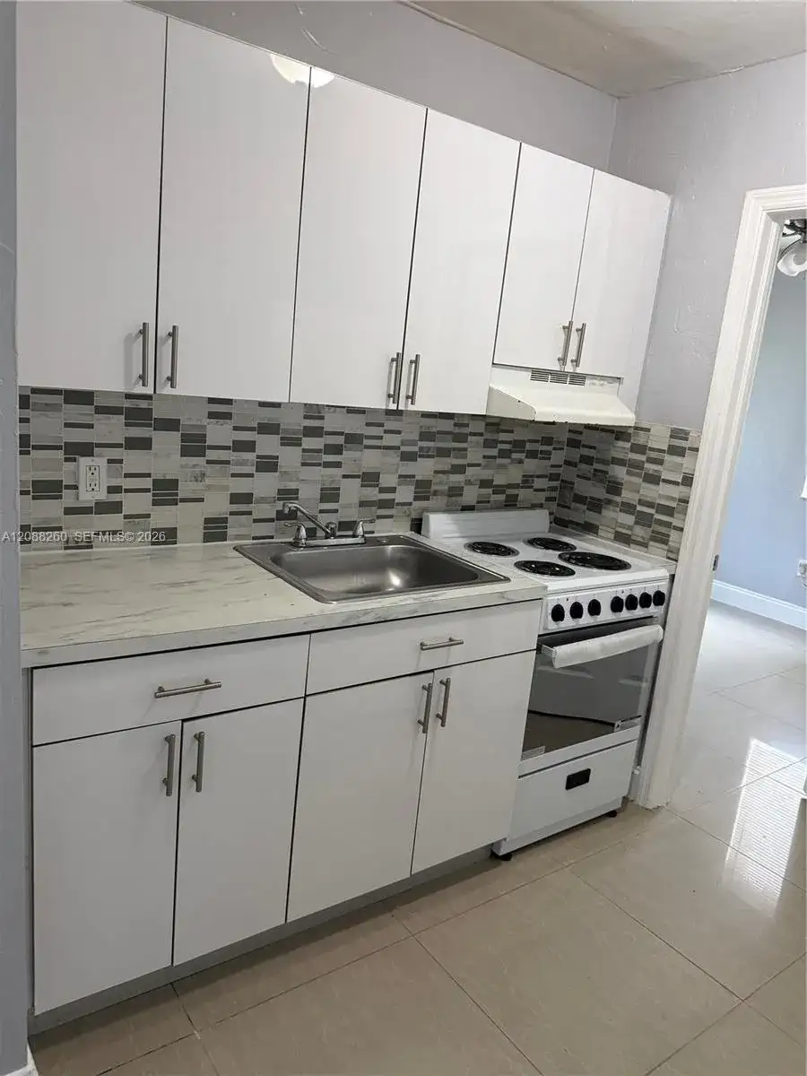 172 NW 12th St # 1, Miami FL 33136 photo 4