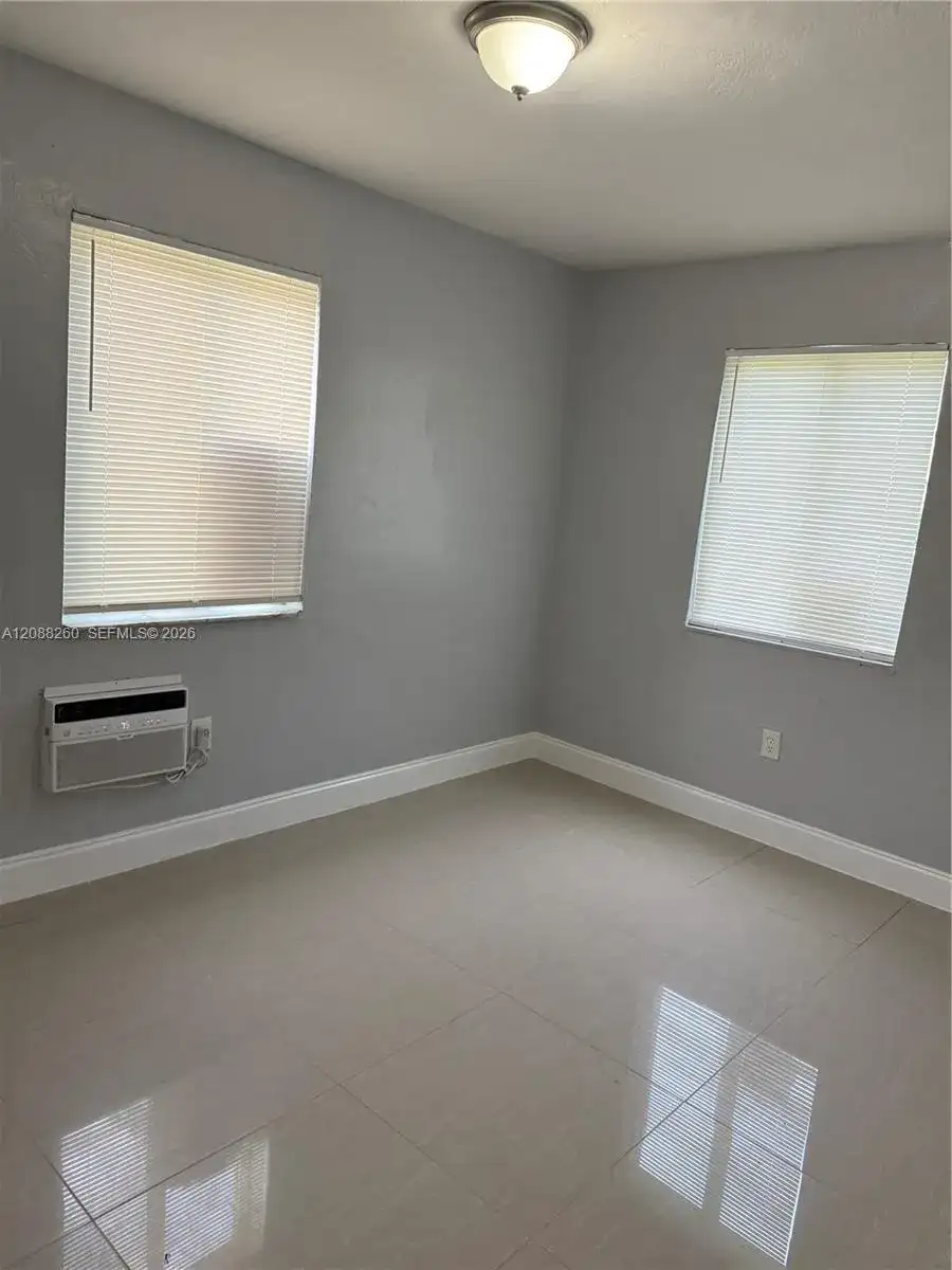 172 NW 12th St # 1, Miami FL 33136 photo 5
