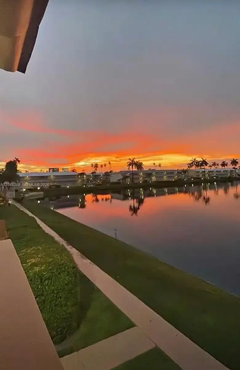 1030 SW 11 St # M20, Hallandale Beach FL 33009