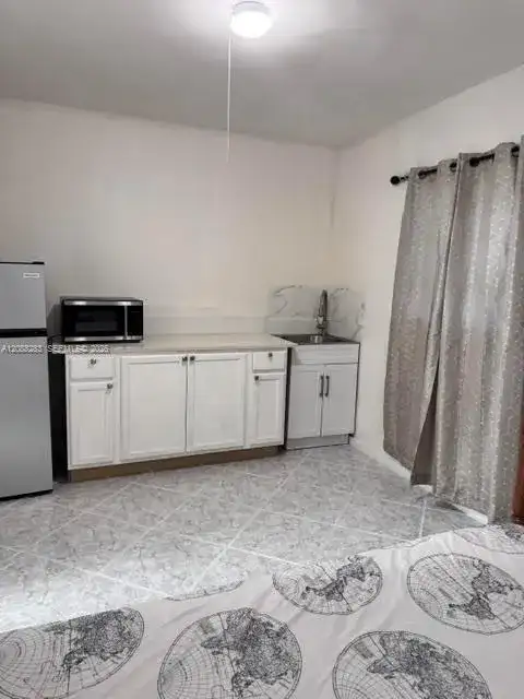 1281 NE 210th Ter # B, Miami FL 33179 photo 2