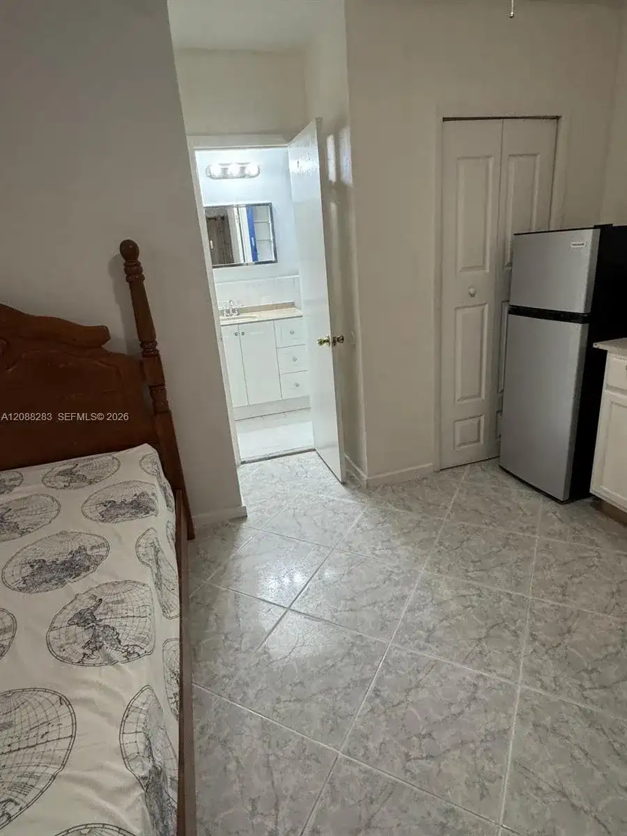 1281 NE 210th Ter # B, Miami FL 33179 photo 4
