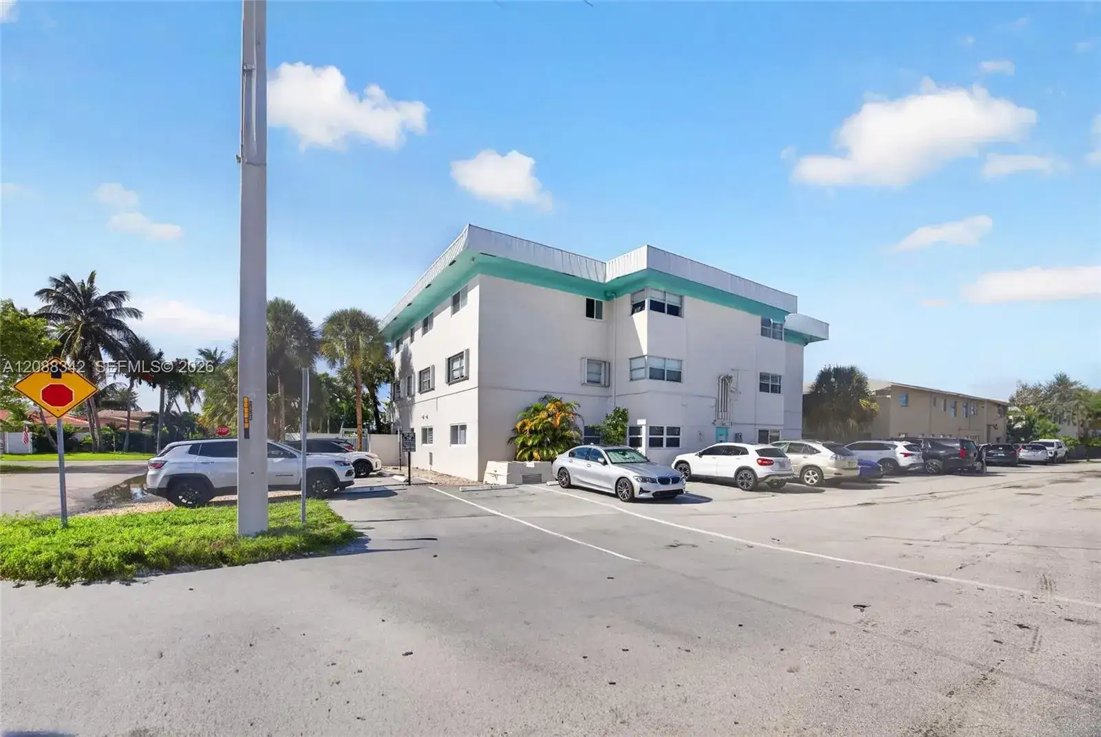 2715 NE 49th St # 103, Fort Lauderdale FL 33308 photo 2