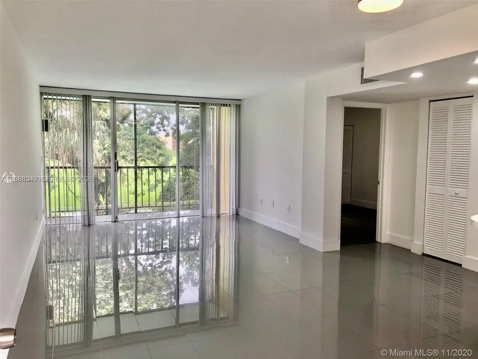8870 Fontainebleau Blvd # 208, Miami FL 33172 photo 2
