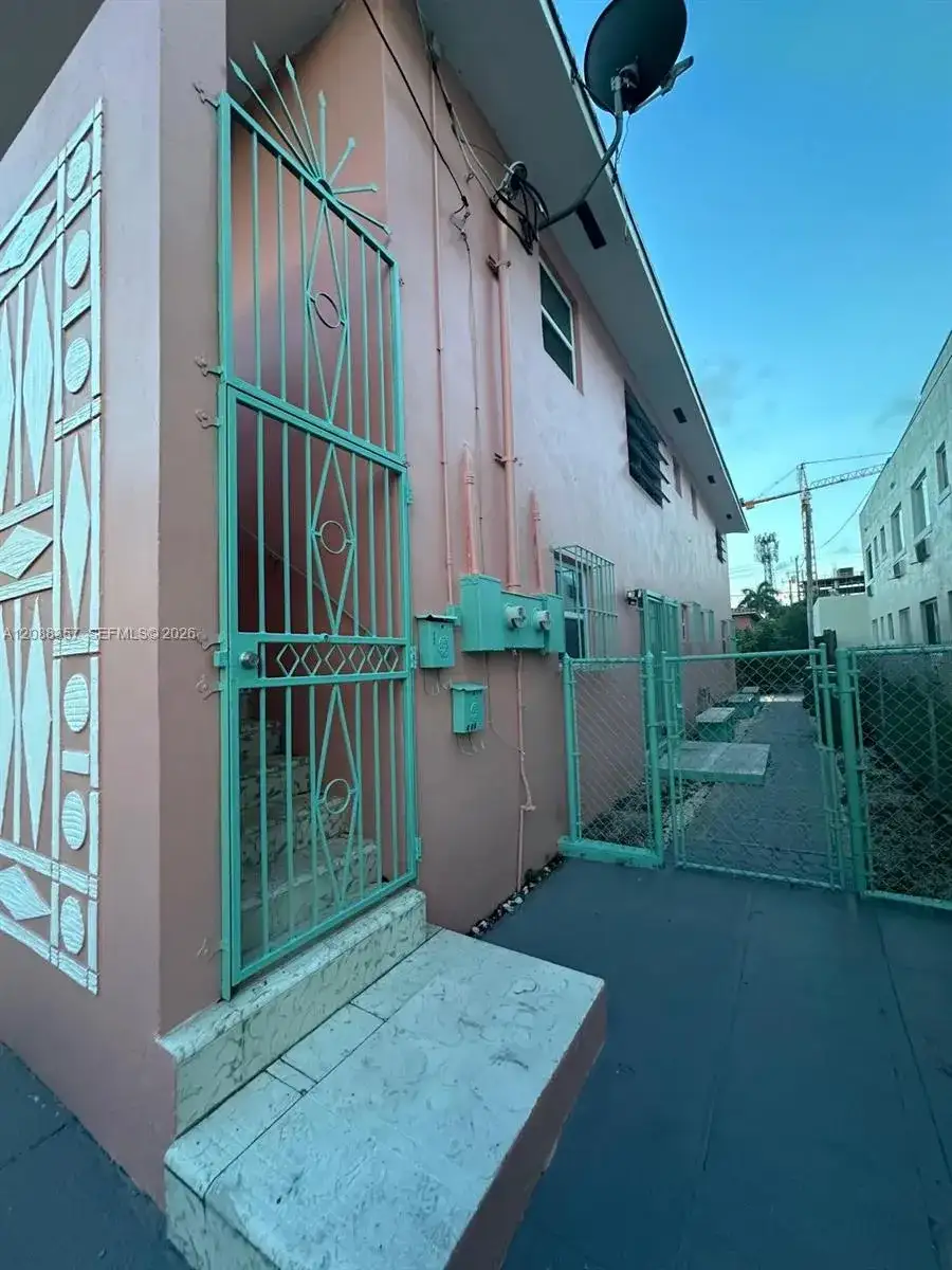 822 SW 6th St # 1, Miami FL 33130 photo 2
