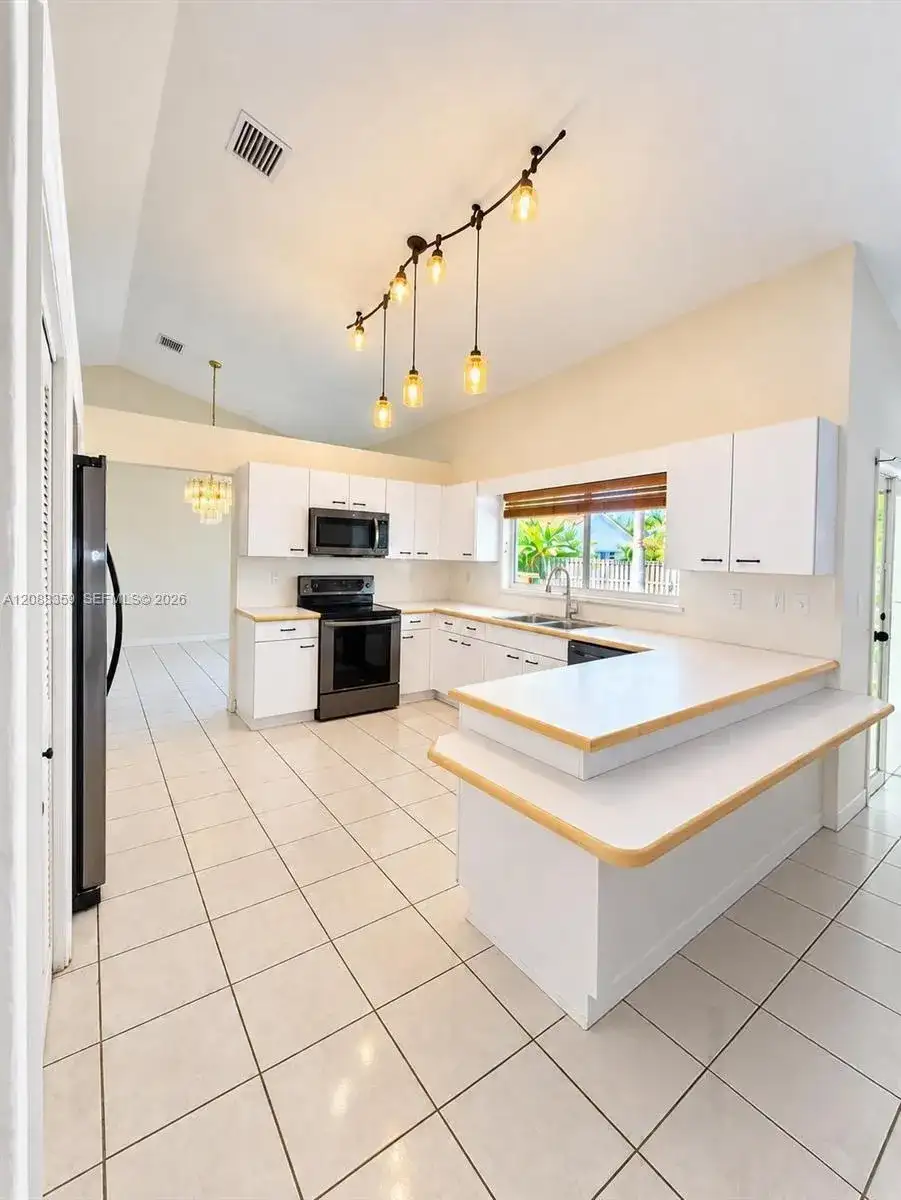 16080 SW 155th Ct, Miami FL 33187 photo 5