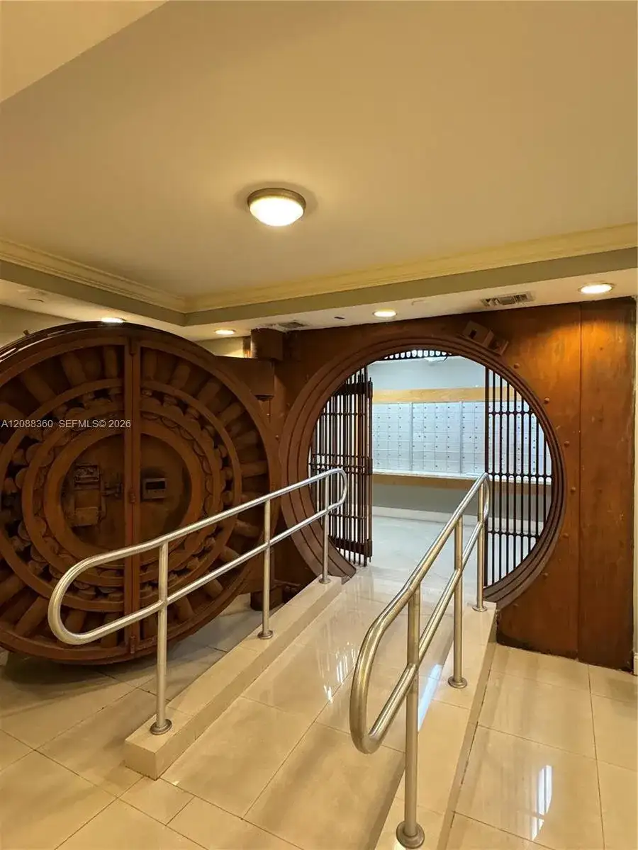 111 E Flagler St # 304, Miami FL 33131 photo 2