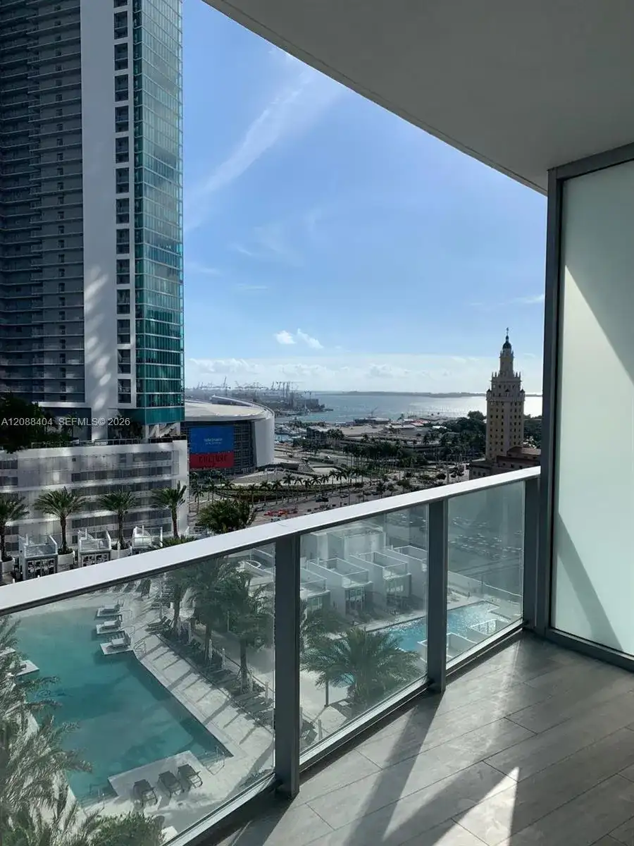 851 NE 1st Ave # 1403, Miami FL 33132 photo 2