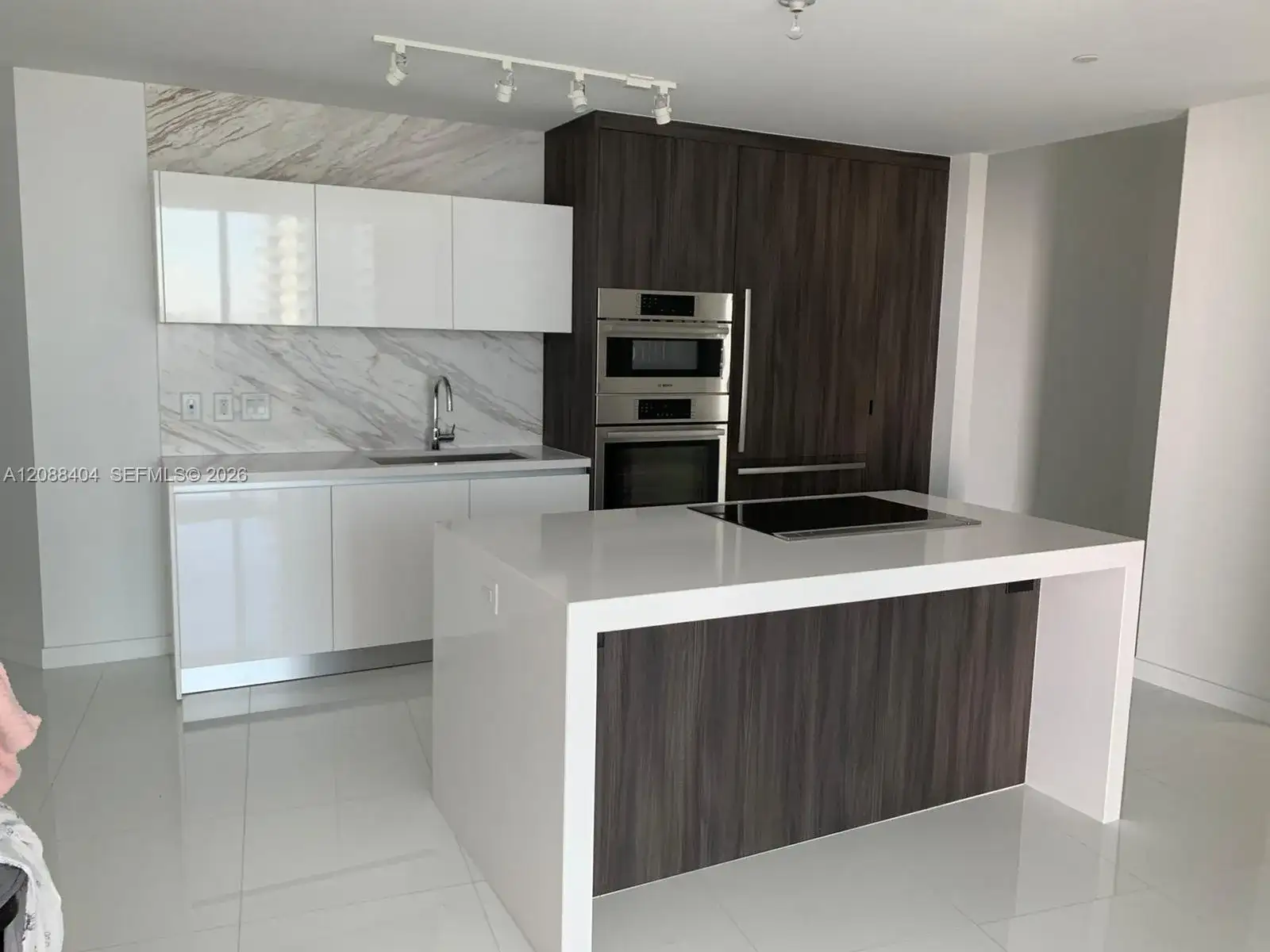 851 NE 1st Ave # 1403, Miami FL 33132 photo 3