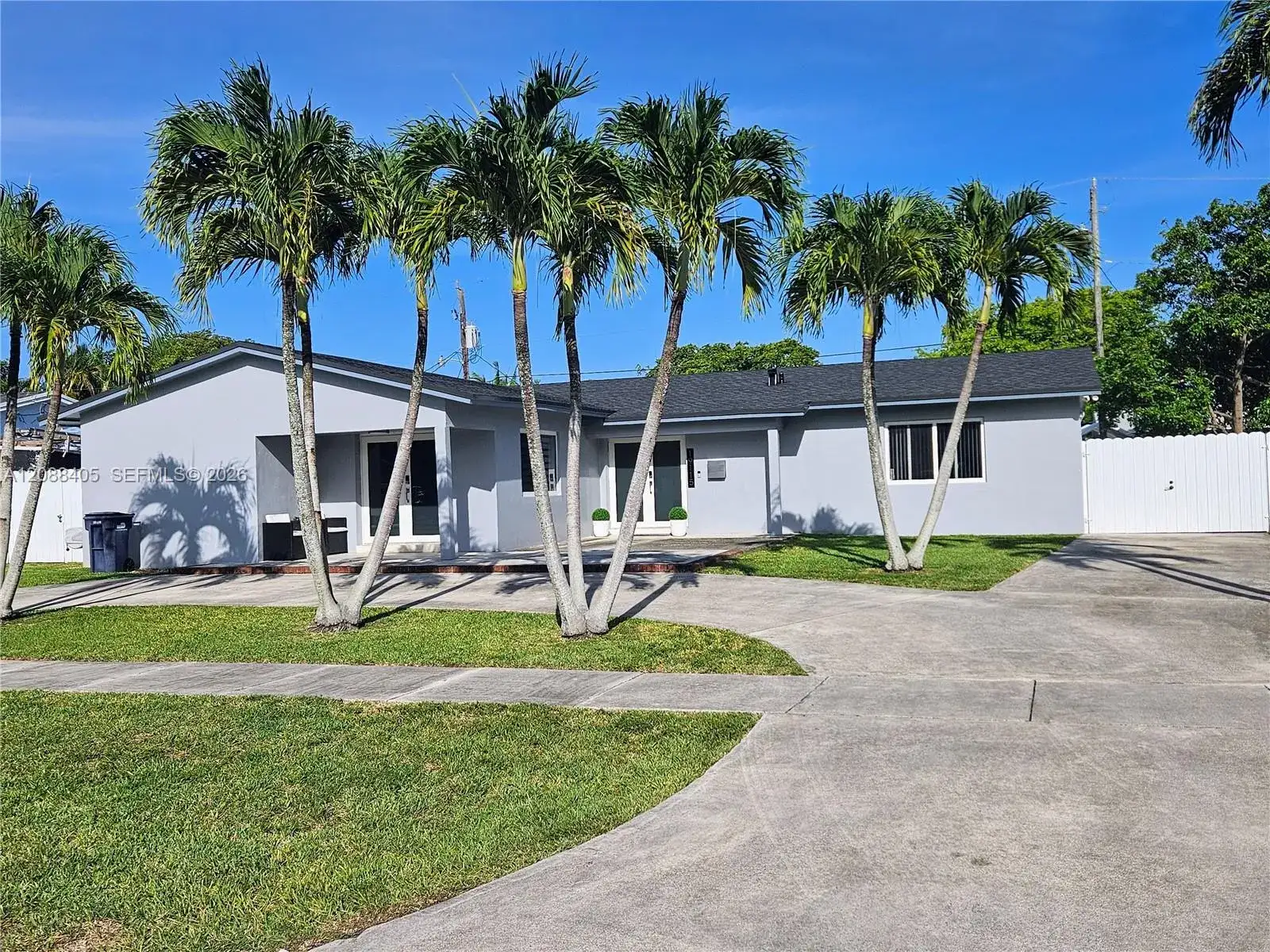 19115 Bel Aire Dr, Cutler Bay FL 33157 photo 2