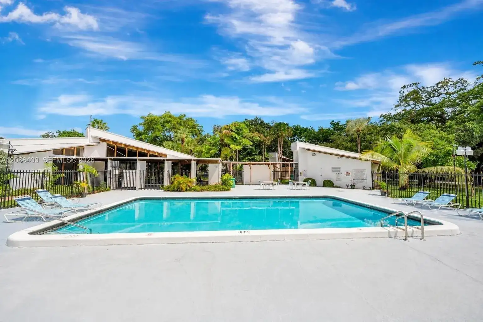 2801 N 34 Ave, Hollywood FL 33021 photo 2